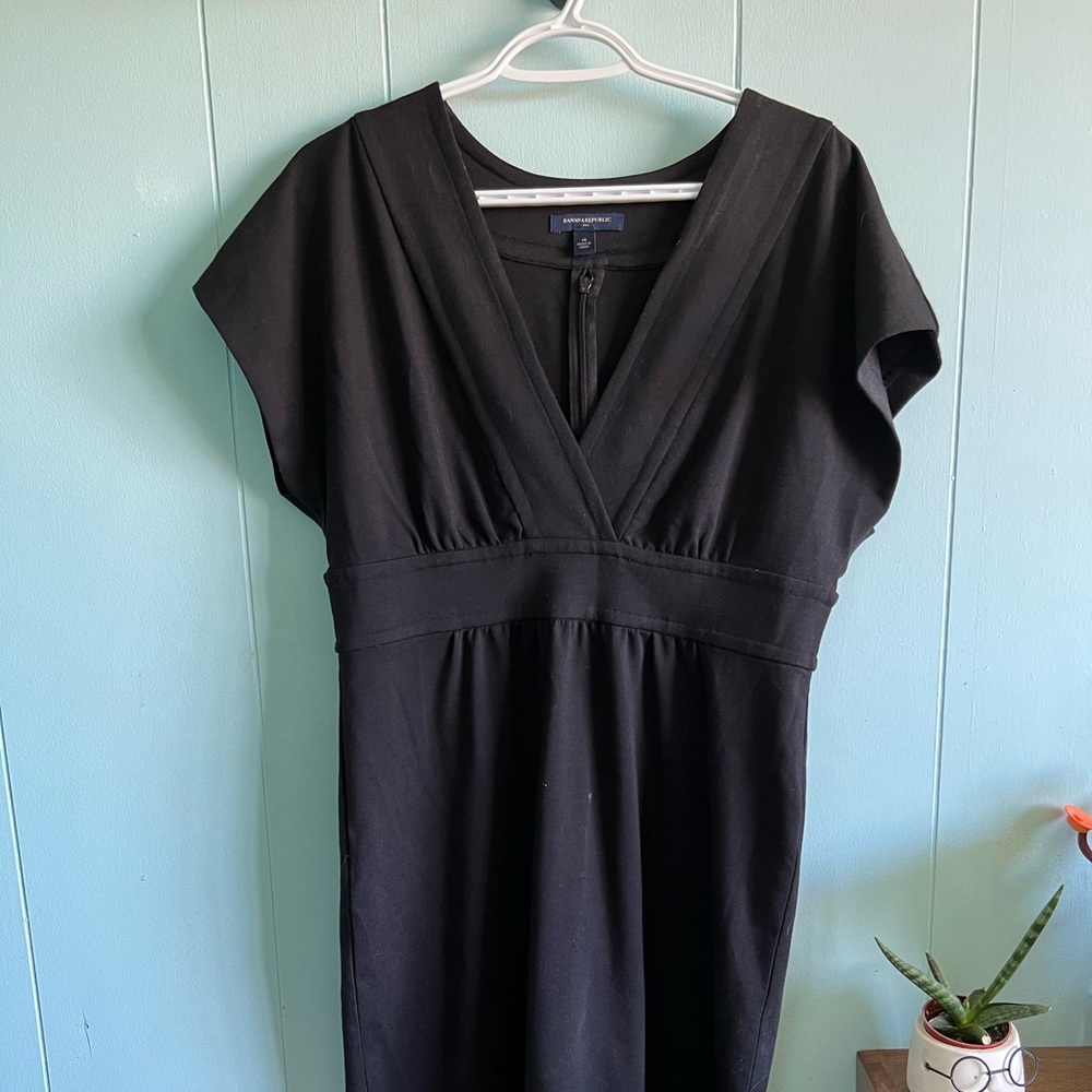 Banana Republic Factory crossover V-neck empire waist cap sleeve black dress 14